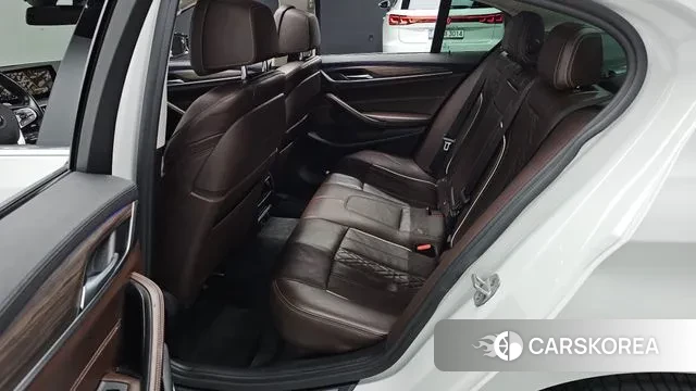 BMW 5 Series (G30) 2019 Белый из Кореи, фото 3