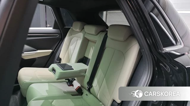 Audi Q3 (F3) 2022 Черный из Кореи, фото 3