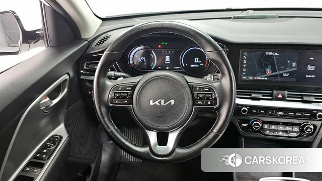 Kia Niro Plus 2023 Белый из Кореи, фото 3