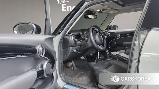 Mini Cooper 2021 Серебристо-серый из Кореи, фото 3