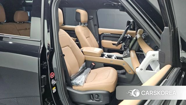 Land Rover Defender (L663) 2026 Черный из Кореи, фото 3