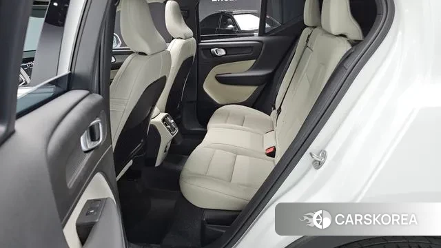 Volvo XC40 2024 Белый из Кореи, фото 3