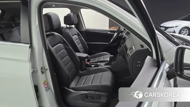 Volkswagen Tiguan second Generation 2020 Белый из Кореи, фото 3