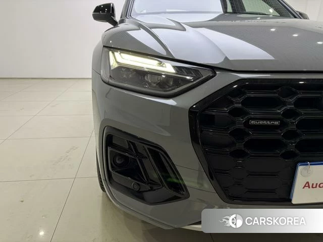 Audi Q5L 2025 Темно-серый из Китая, фото 3