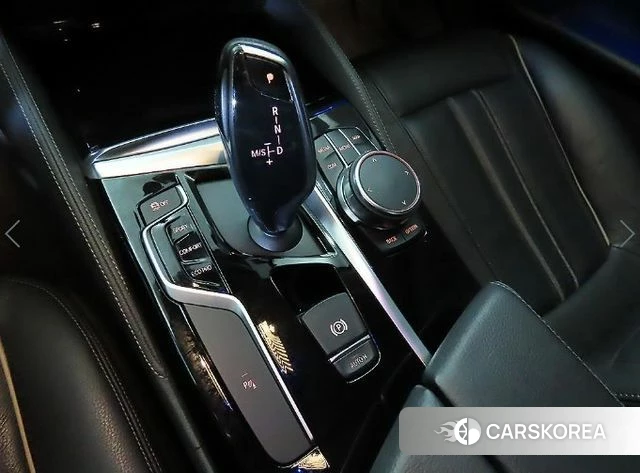 BMW 5 Series (G30) 2018 Серебристо-серый из Кореи, фото 3