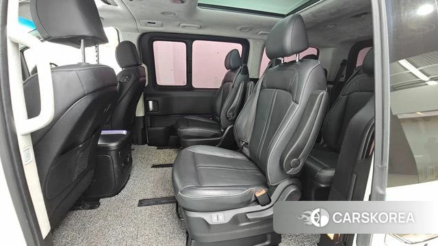 Hyundai Staria 2023 Белый из Кореи, фото 3
