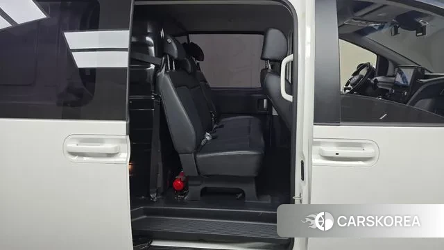 Hyundai Staria 2022 Белый из Кореи, фото 3