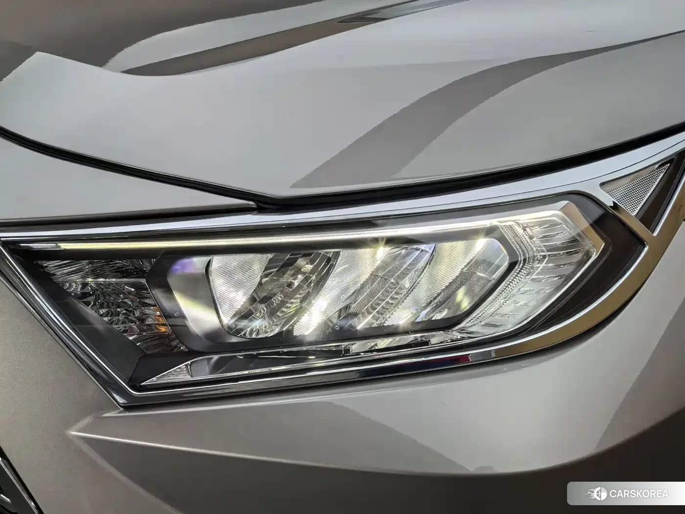 Toyota RAV4 2023 Champagne/brown из Китая, фото 3