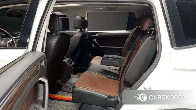 Volkswagen Tiguan Allspace 2023 Белый из Кореи, фото 3