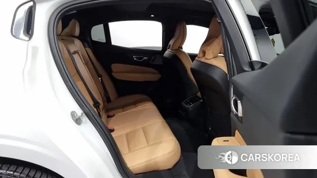 Volvo S60 3rd generation 2023 Белый из Кореи, фото 3