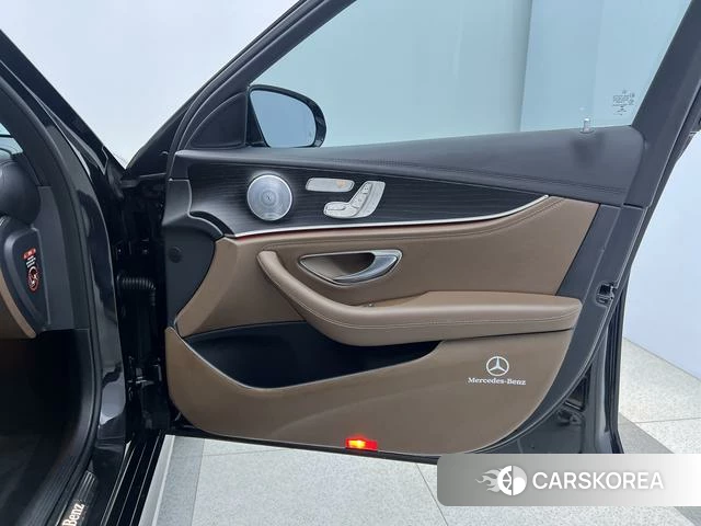 Mercedes-Benz E-class id 4207934 из Китая 3