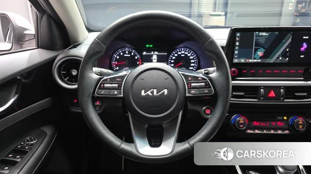 Kia The New K3 2nd generation 2023 Белый из Кореи, фото 3