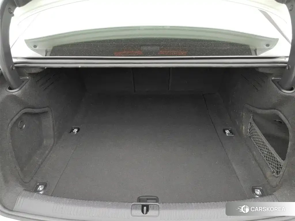 Audi A4L 2022 Белый из Китая, фото 3
