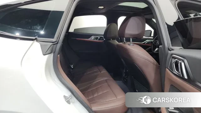 BMW 4 Series (G22) 2023 Белый из Кореи, фото 3