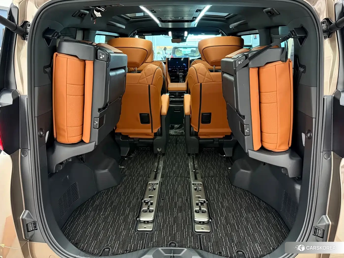 Toyota Elfa 2026 Champagne/brown из Китая, фото 3