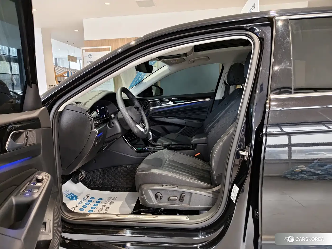 Volkswagen Passat 2025 Черный из Китая, фото 3