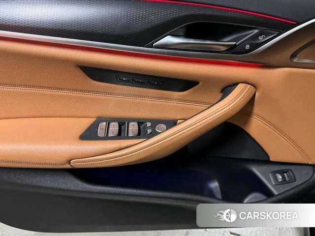 BMW 5 Series (G30) 2021 Черный из Кореи, фото 3