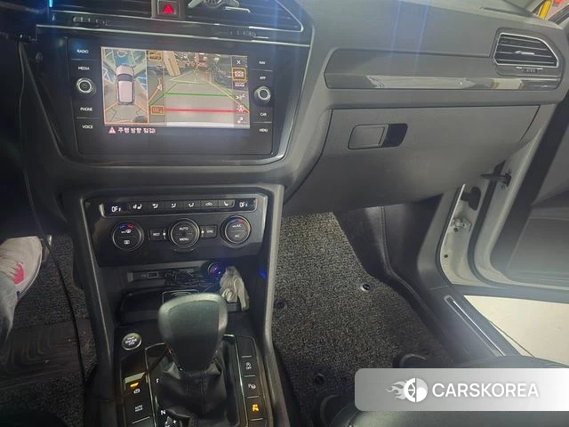 Volkswagen Tiguan second Generation 2018 Белый из Кореи, фото 3