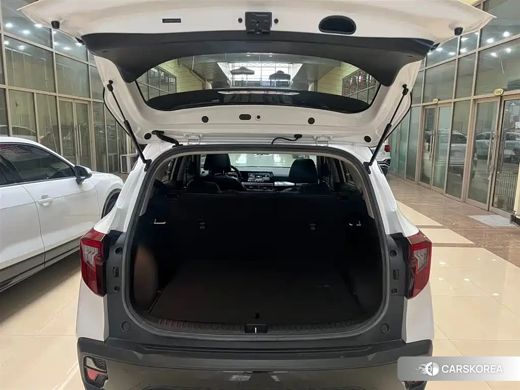 Kia Seltos 2023 Белый из Китая, фото 3