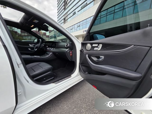 Mercedes-Benz E-Class W213 2022 Белый из Кореи, фото 3