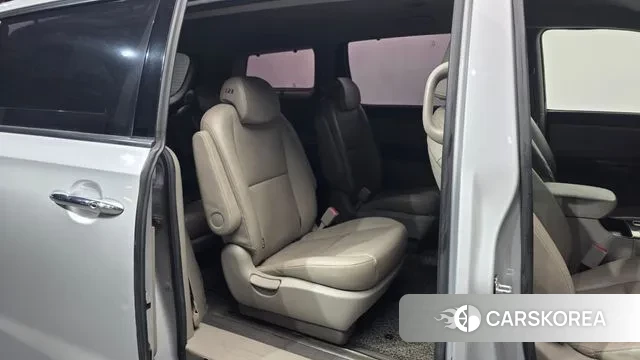 Kia The New Carnival 2018 Серебряный из Кореи, фото 3