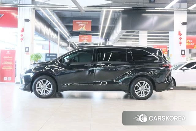 Toyota Grevia 2023 Черный из Китая, фото 3