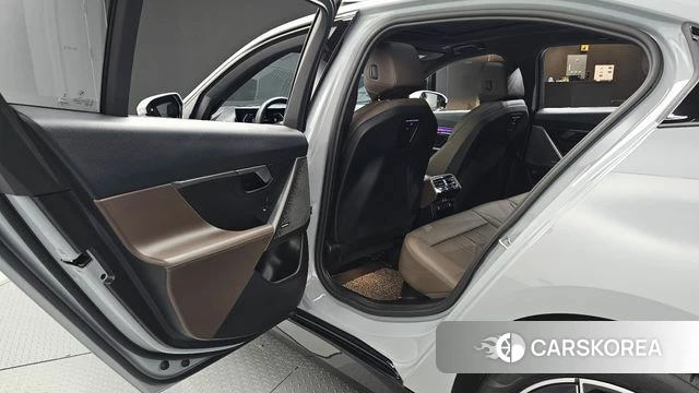BMW 5 Series (G60) 2025 Небесно-голубой из Кореи, фото 3