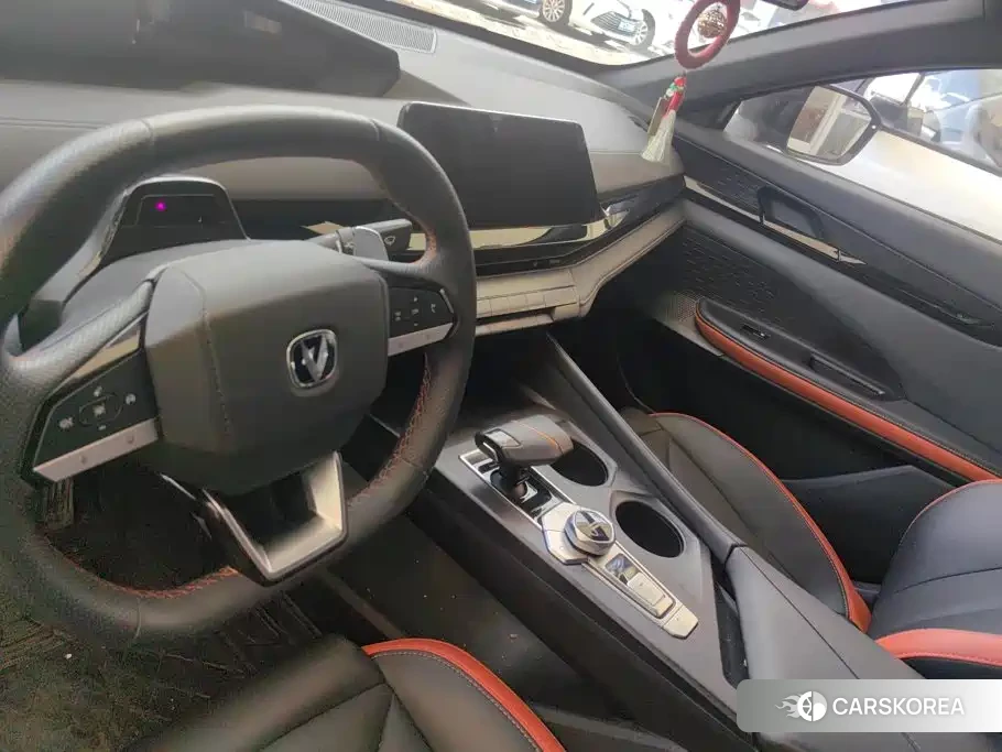 Chang'an UNI-V 2023 Silver/gray из Китая, фото 3