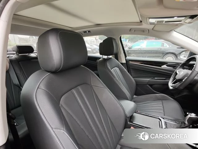 Volkswagen Passat 2026 Черный из Китая, фото 3