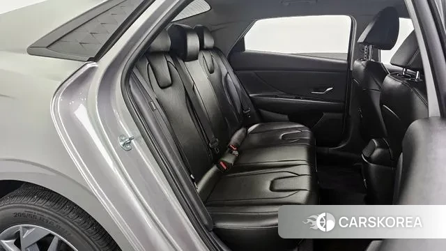 Hyundai The New Avante (CN7) 2023 Серебряный из Кореи, фото 3