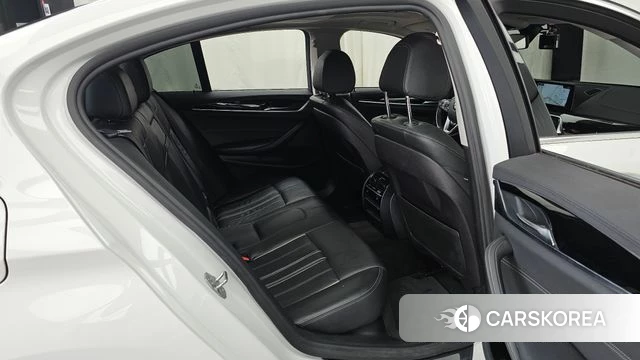 BMW 5 Series (G30) 2018 Белый из Кореи, фото 3
