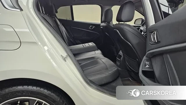 BMW 1 Series (F40) 2022 Белый из Кореи, фото 3