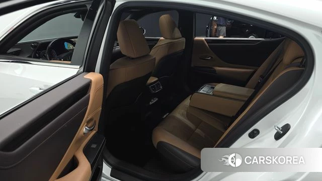 Lexus ES300h 7th generation 2019 Белый из Кореи, фото 3
