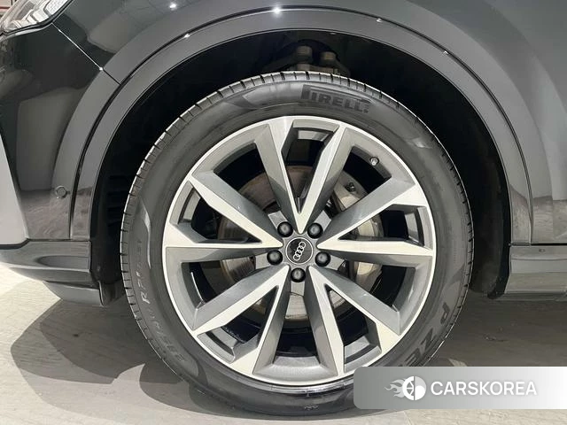 Audi Q7 2022 Черный из Китая, фото 3