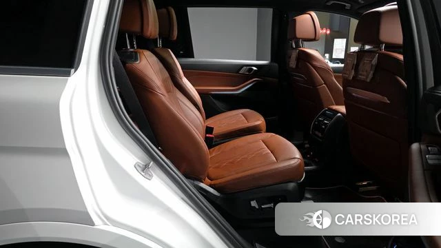 BMW X7 (G07) 2024 Белый из Кореи, фото 3