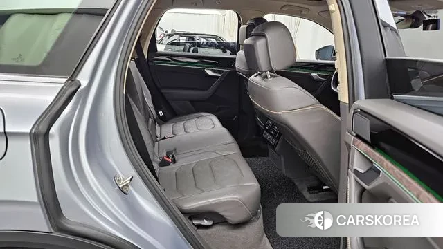 Volkswagen Touareg 3rd generation 2021 Серебряный из Кореи, фото 3