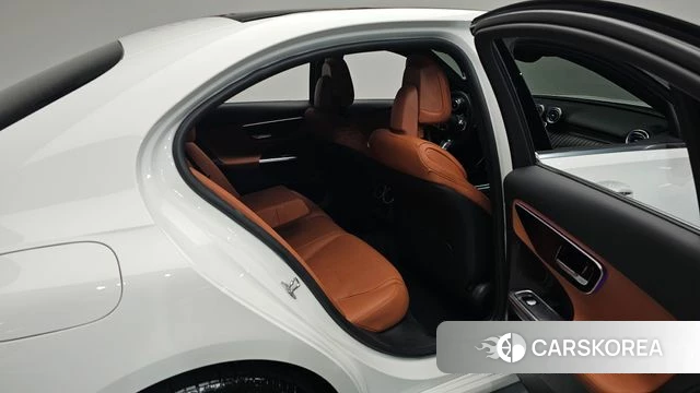 Mercedes-Benz C-Class W206 2023 Белый из Кореи, фото 3