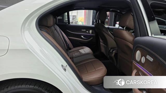 Mercedes-Benz E-Class W213 2023 Белый из Кореи, фото 3