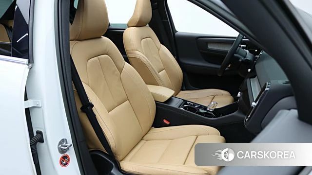 Volvo XC40 2022 Белый из Кореи, фото 3