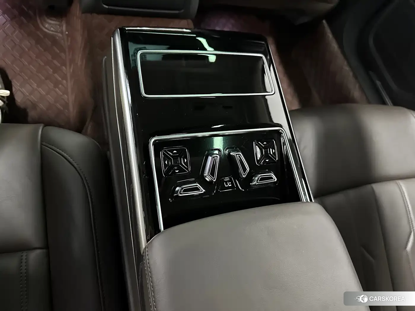 Audi A8 2023 Черный из Китая, фото 3