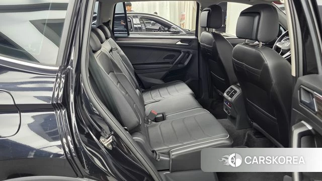 Volkswagen Tiguan Allspace 2024 Черный из Кореи, фото 3