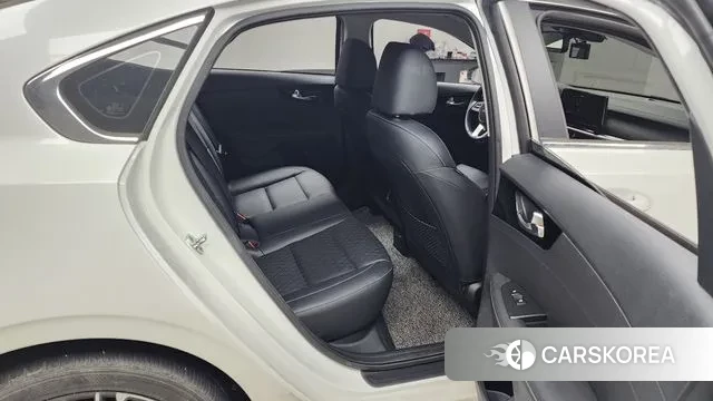 Kia The New K3 2nd generation 2021 Белый из Кореи, фото 3