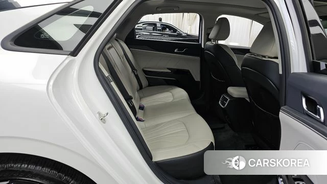 Kia The New K5 3rd generation 2023 Белый из Кореи, фото 3