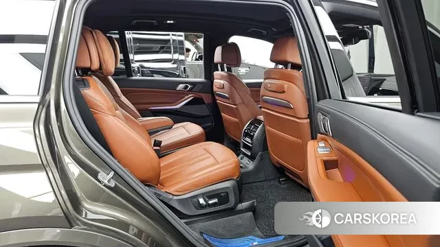 BMW X7 (G07) 2023 Песочный из Кореи, фото 3