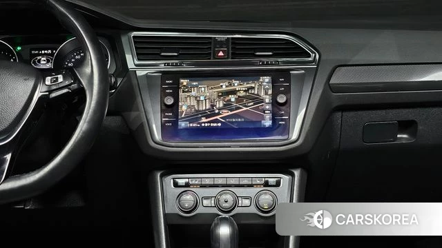 Volkswagen Tiguan second Generation 2018 Белый из Кореи, фото 3