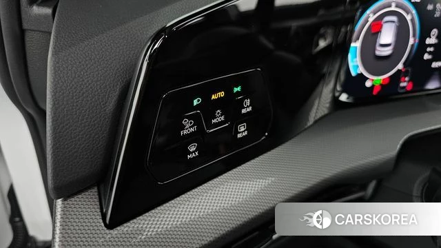Volkswagen Golf 8th Generation 2026 Белый из Кореи, фото 3
