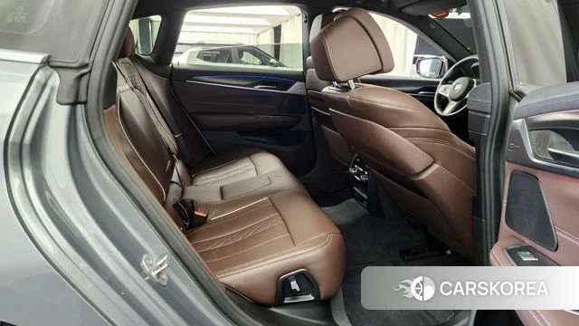 BMW 6 Series GT (G32) 2023 Серебристо-серый из Кореи, фото 3