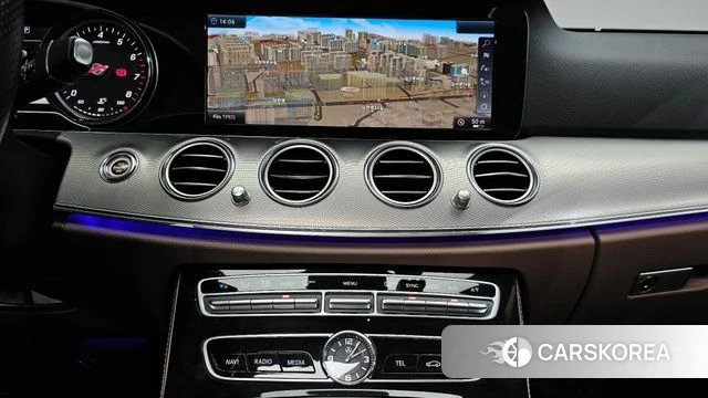Mercedes-Benz E-Class W213 2018 Белый из Кореи, фото 3