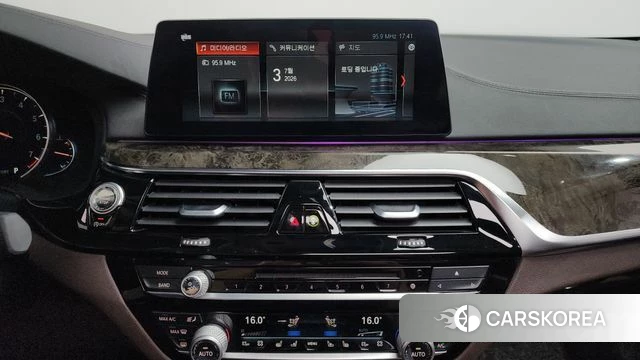 BMW 5 Series (G30) 2018 Серый из Кореи, фото 3