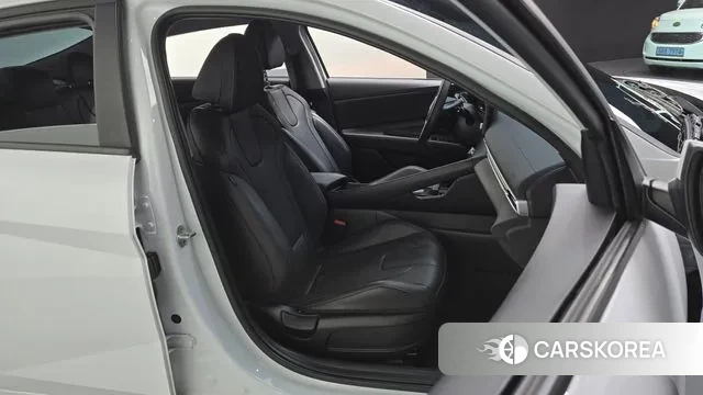 Hyundai Avante Hybrid (CN7) 2022 Белый из Кореи, фото 3